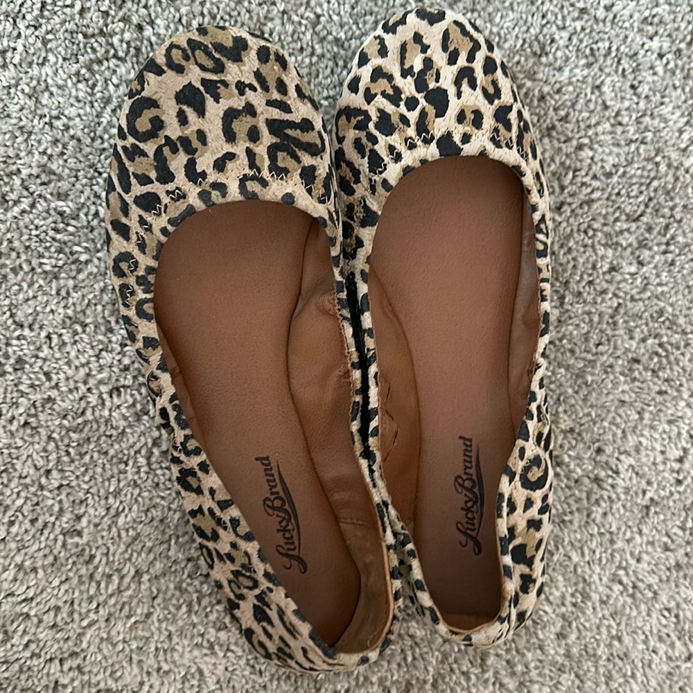 Lucky brand size 7W leopard, flexible ballet flats